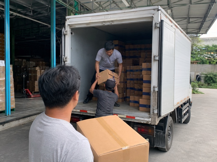 Foto operasional truk box untuk distribusi barang